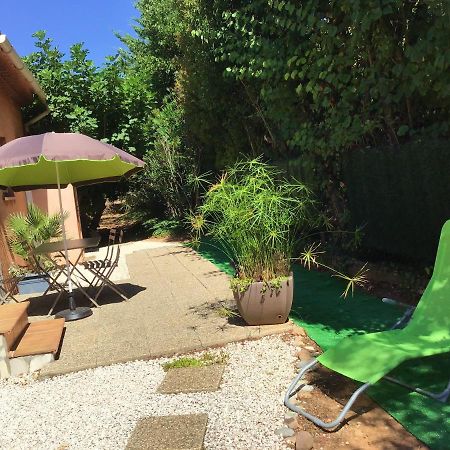 Charmant Appartement A Le Muy Avec Terrasse Et Jardin Bagian luar foto