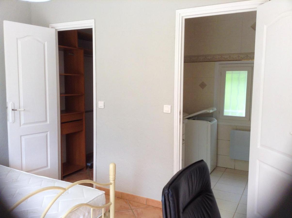Charmant Appartement A Le Muy Avec Terrasse Et Jardin Bagian luar foto