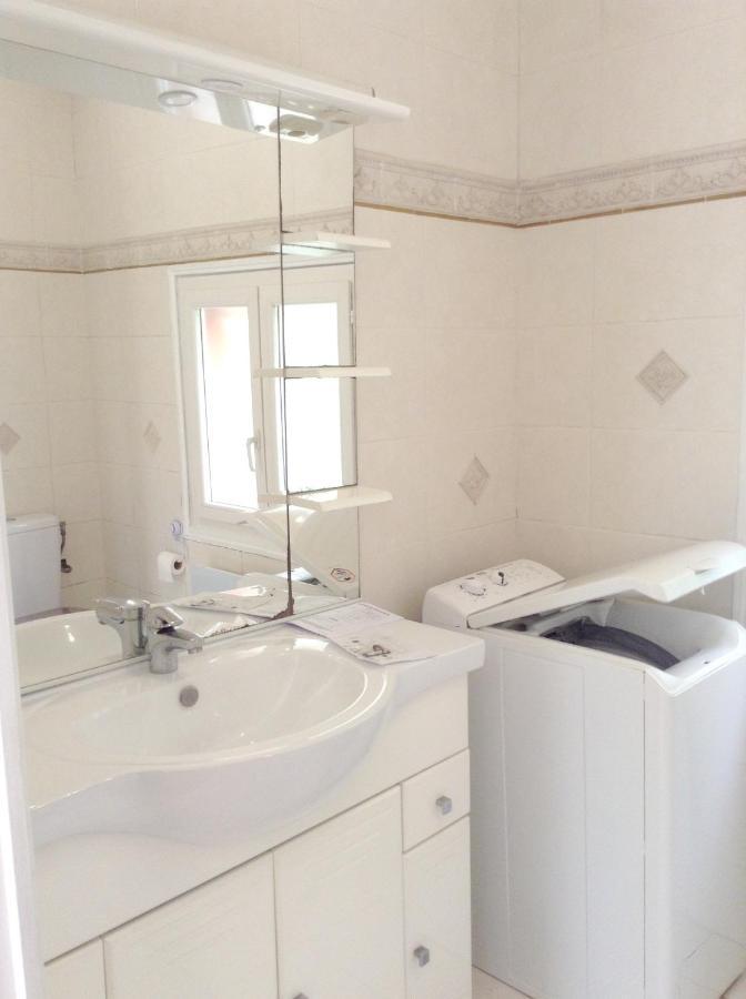 Charmant Appartement A Le Muy Avec Terrasse Et Jardin Bagian luar foto